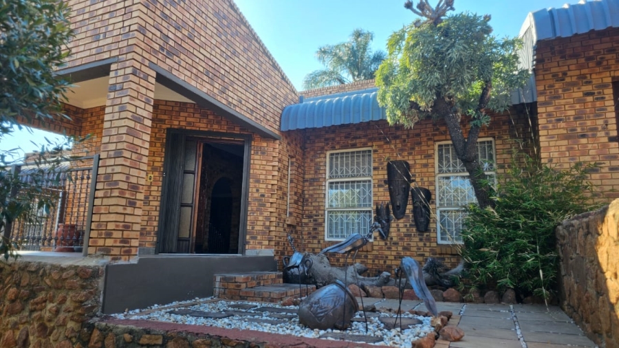 4 Bedroom Property for Sale in Zilkaatsnek North West